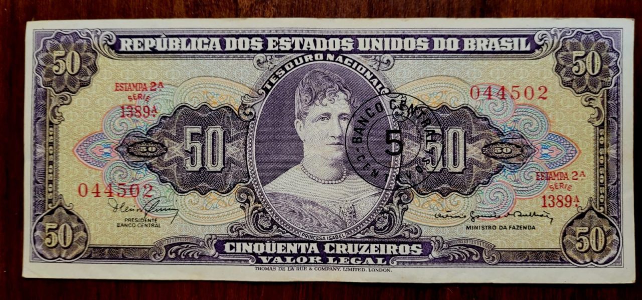 | Casa do Colecionador 50 (Cinquenta Cruzeiros) com Carimbo de 5 Centavos - Cédula C116 - MBC - Nº 044502 (Ano 1967)