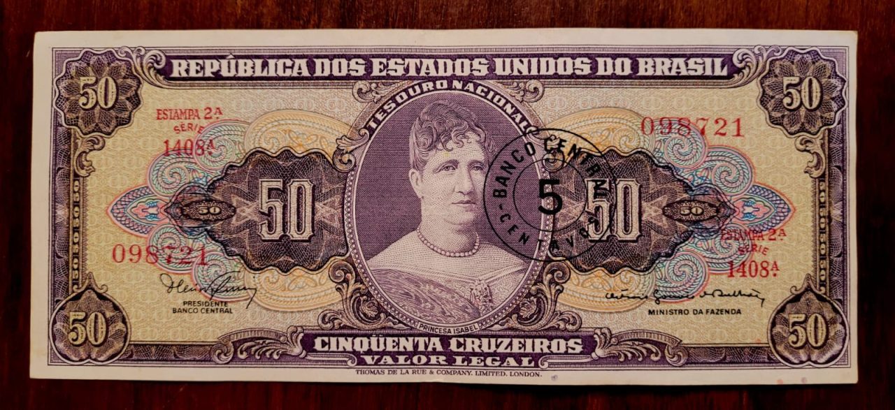 | Casa do Colecionador 50 (Cinquenta Cruzeiros) com Carimbo de 5 Centavos - Cédula C116 - MBC - Nº 098721 (Ano 1967)