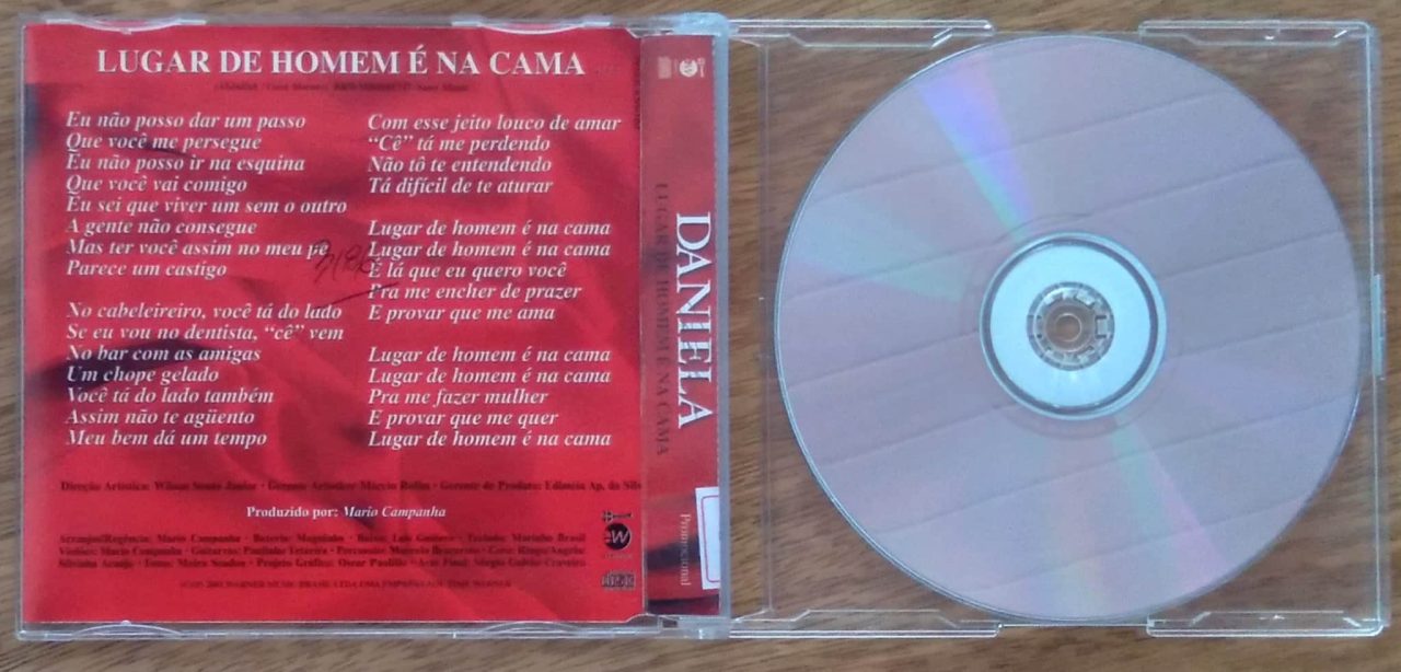 | Casa do Colecionador Cd slim promo Daniela Colla / Lugar de homem é na cama.