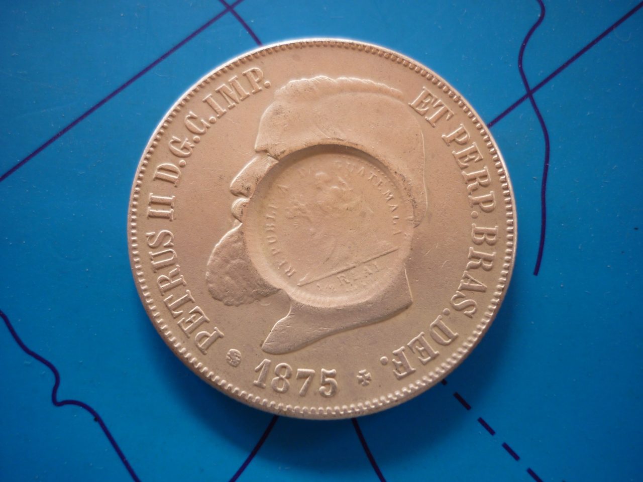 | Casa do Colecionador COPY 2000 RÉIS 1875 COM CARIMBO REPÚBLICA DA GUATEMALA, MOEDA E CARIMBO FALSOS.