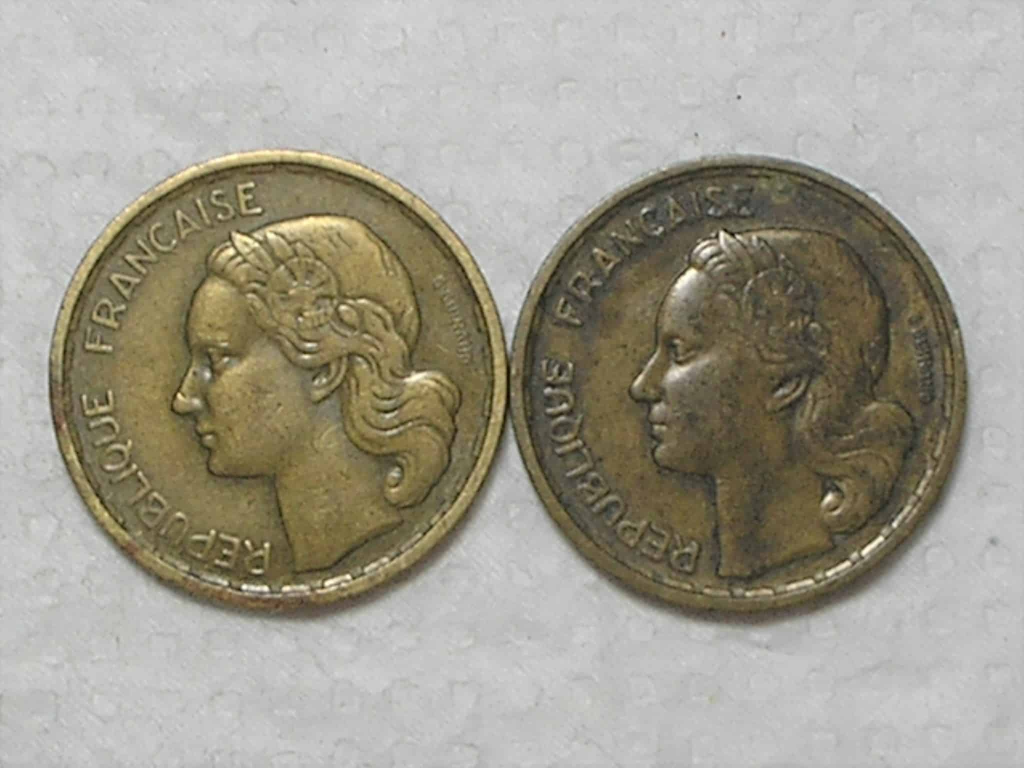 | Casa do Colecionador França) 10 Francs - 1951 / 1953 / Galo com 4 Plumas / Bz-al / box30