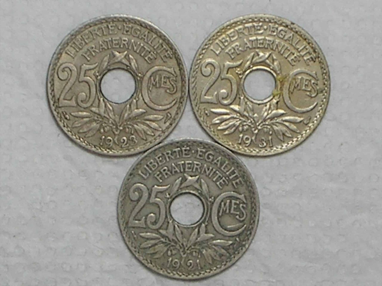 | Casa do Colecionador França) 25 Centimes - 1921/1923/1931 / Holed center / Ni / box30