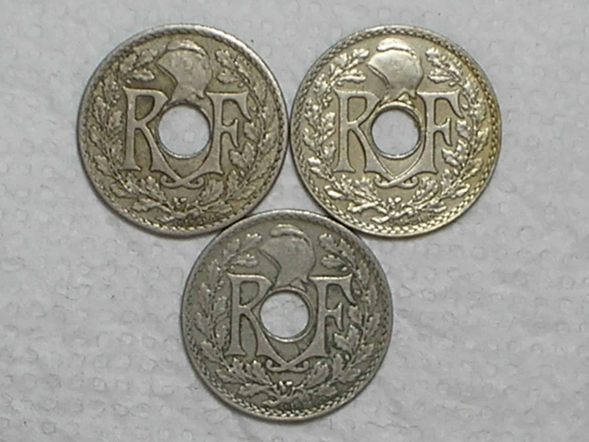 | Casa do Colecionador França) 25 Centimes - 1921/1923/1931 / Holed center / Ni / box30