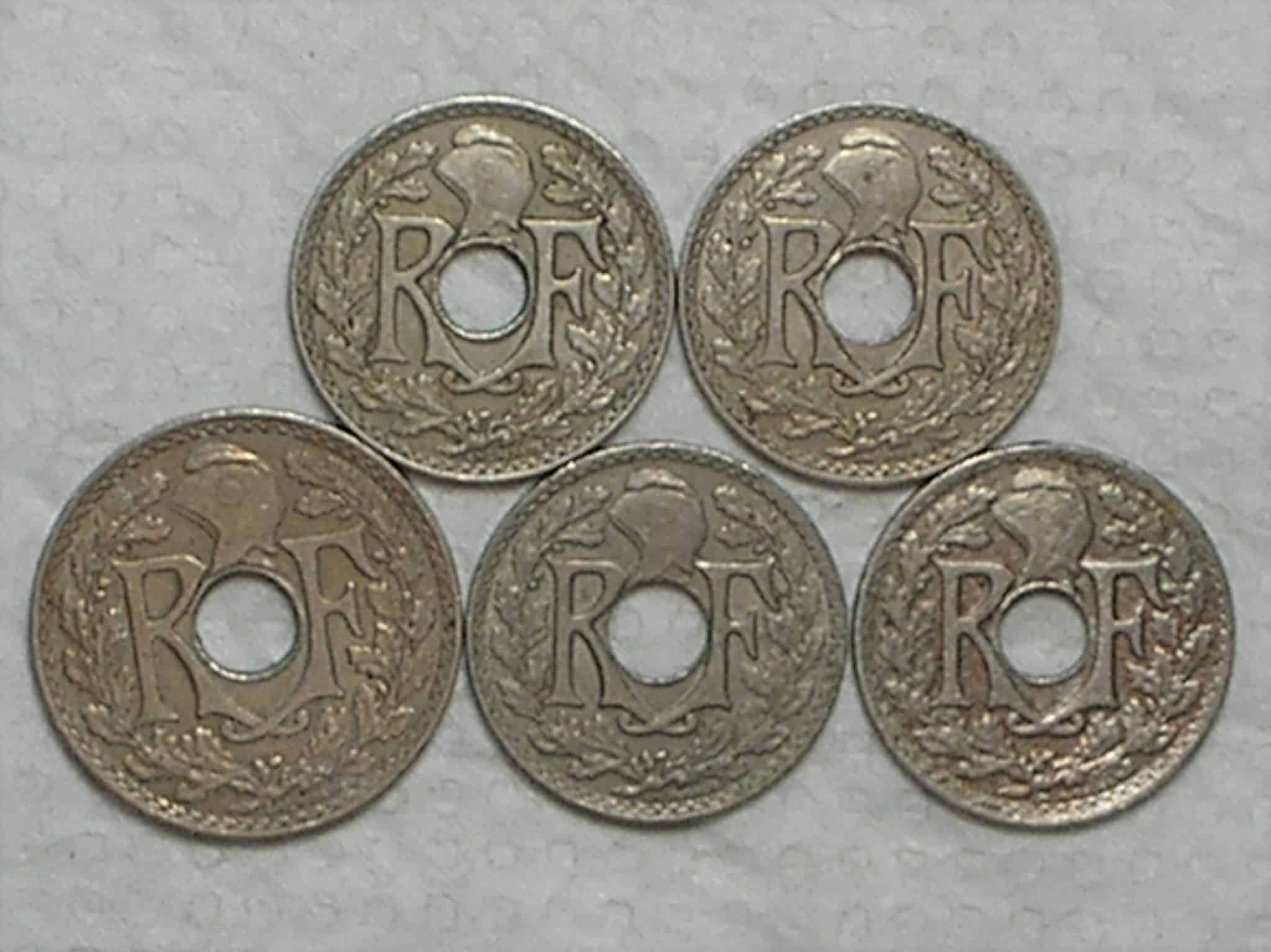 | Casa do Colecionador França) 5 Centimes - 1918/1921/1923/1930/1936/ / Holed center / Ni / box30