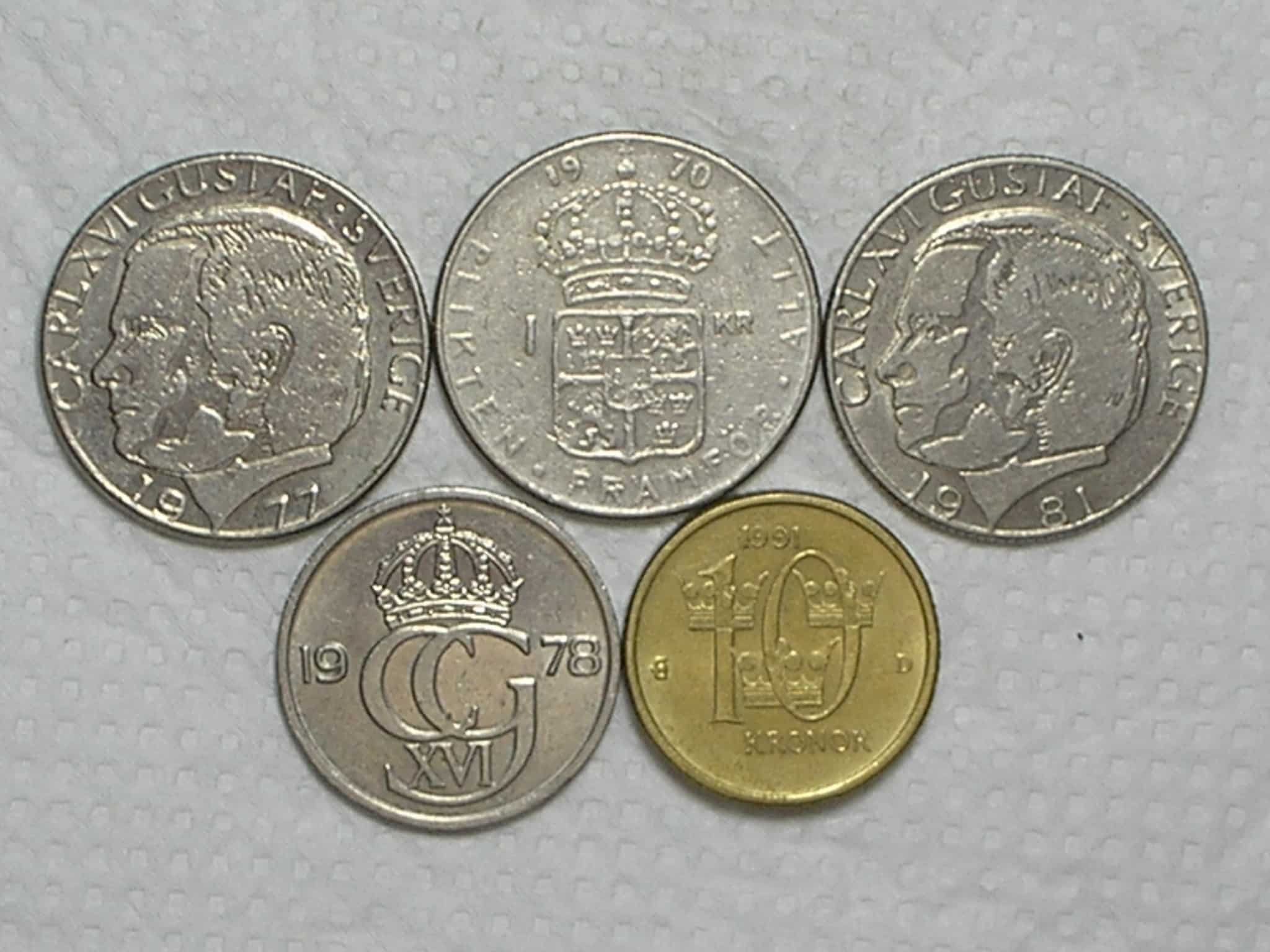 | Casa do Colecionador Suécia) 50 Ore - 1978 + 1 Kroner - 1970/1977/1981 + 10 Kronor - 1991-d / box31