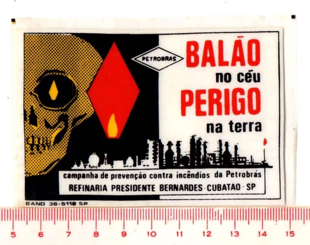 | Casa do Colecionador Plastico Adesivo Petrobras Balao No Ceu Perigo Na Terra - Anos 60