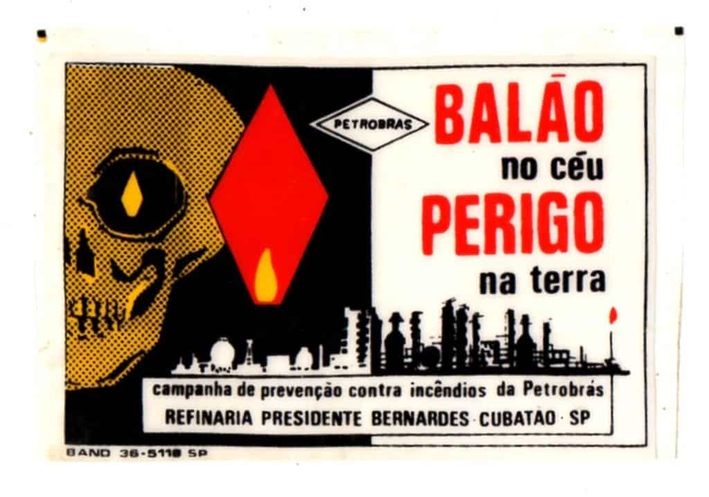 | Casa do Colecionador Plastico Adesivo Petrobras Balao No Ceu Perigo Na Terra - Anos 60