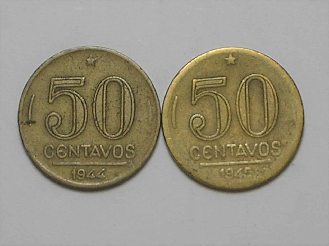 | Casa do Colecionador 50 Centavos – 1944 com sigla e 1945 Sem Sigla – Catalogadas / Duas moedas