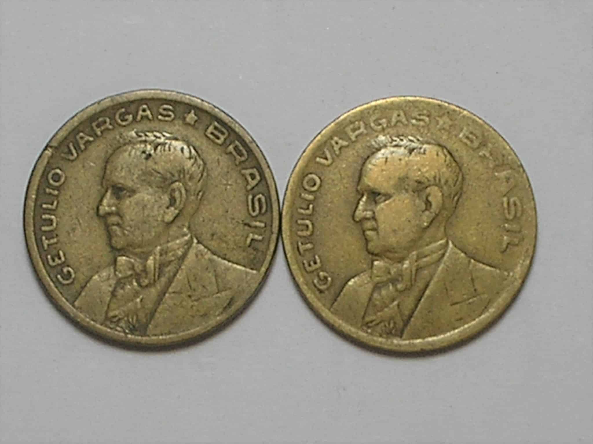 | Casa do Colecionador 50 Centavos – 1944 com sigla e 1945 Sem Sigla – Catalogadas / Duas moedas