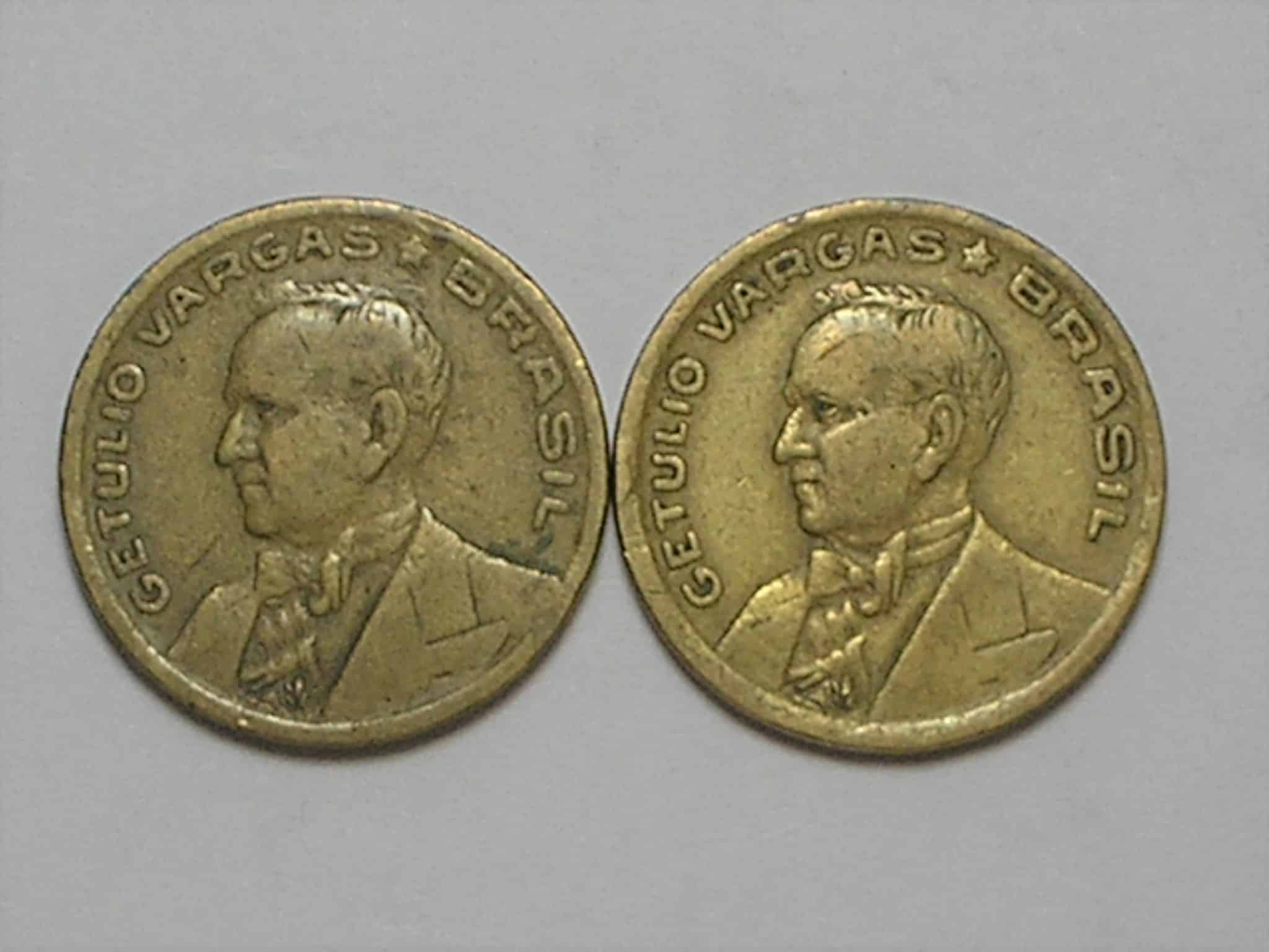| Casa do Colecionador 50 Centavos – 1944 / Variante Sem Sigla – uma com 44 empastado / Catalogadas / Duas moedas