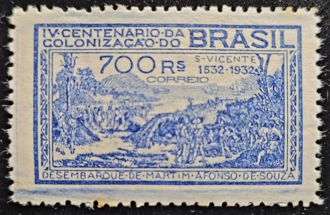 | Casa do Colecionador Comemorativos - RHM C0045 A (Novo-Variedade) 700 Réis - 4º Centenário da Fundação de São Vicente e da Colonização por Martim Afonso de Souza - 03/06/1932 (Selos do Brasil)