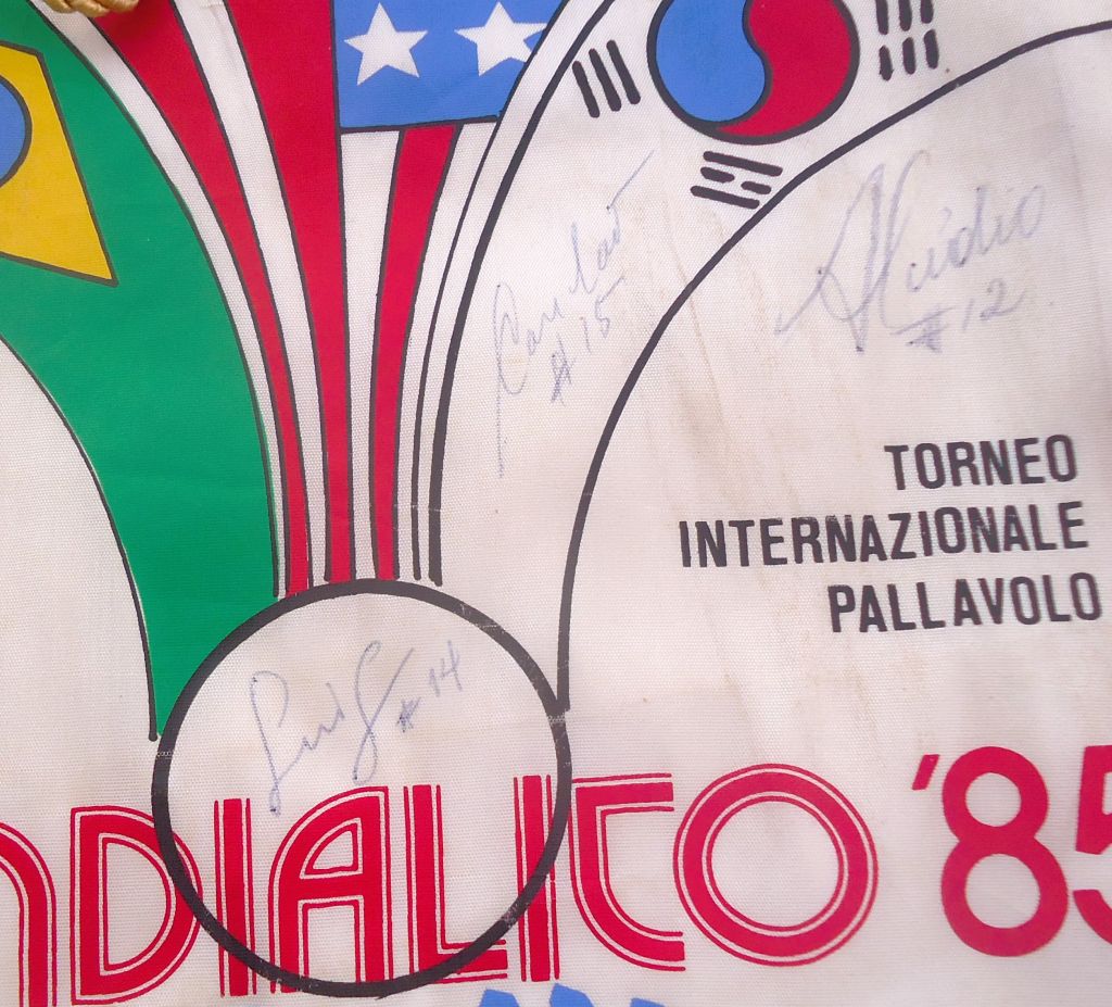 | Casa do Colecionador Flamula - Galhardete Mundialito 1985 Voleibol - Autografada