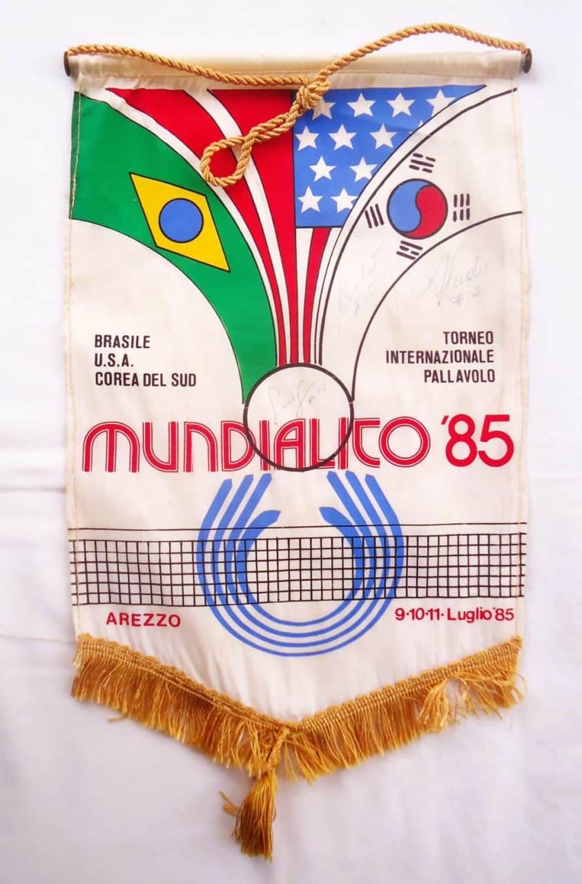 | Casa do Colecionador Flamula - Galhardete Mundialito 1985 Voleibol - Autografada