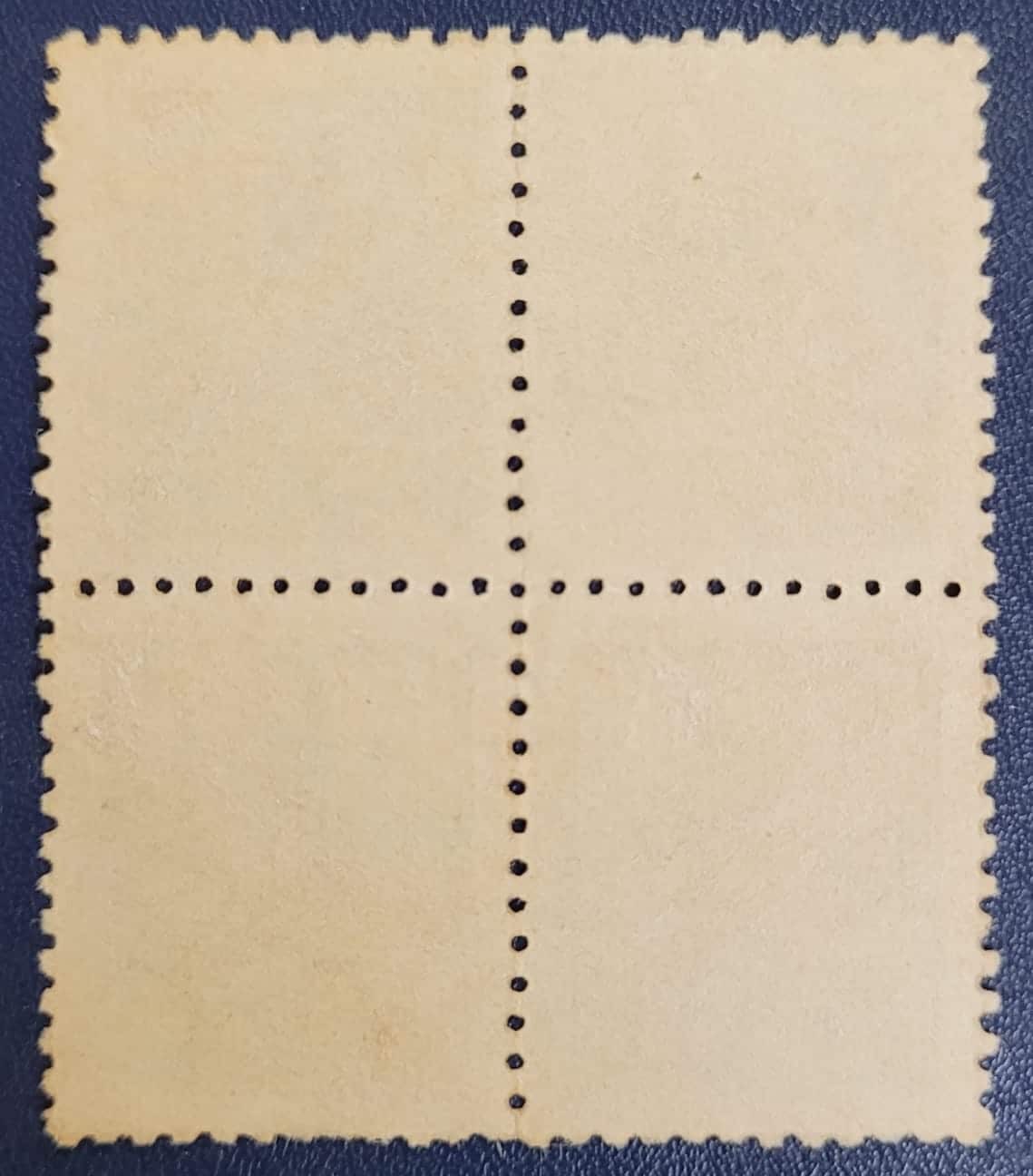 | Casa do Colecionador Regulares - RHM 388 (Quadra com Carimbo) Netinha - 100 Réis - 1942/6 (Selos da República)