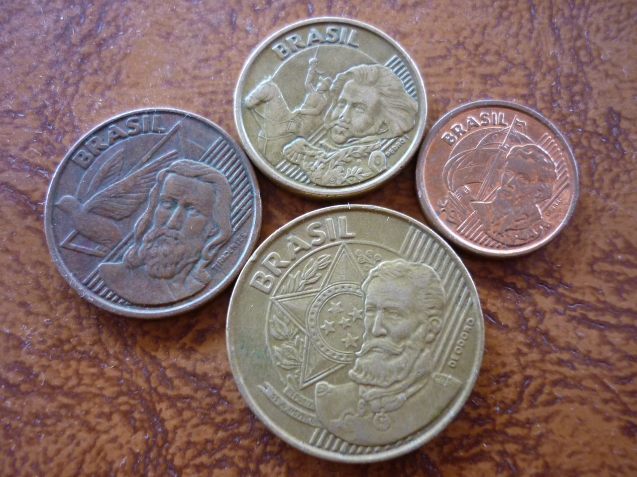 | Casa do Colecionador 4 MOEDAS DO REAL 1999. 1CENT. 5 CENT. 10 CENT. 25 CENT. EM BOM ESTADO DE CONSERVAÇÃO.