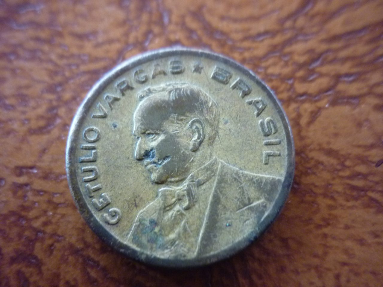 | Casa do Colecionador 20 CENT. 1947 G. VARGAS .DATA DUPLA- CENTVS DUPLO - TRAÇOS DUPLOS VER FOTOS.