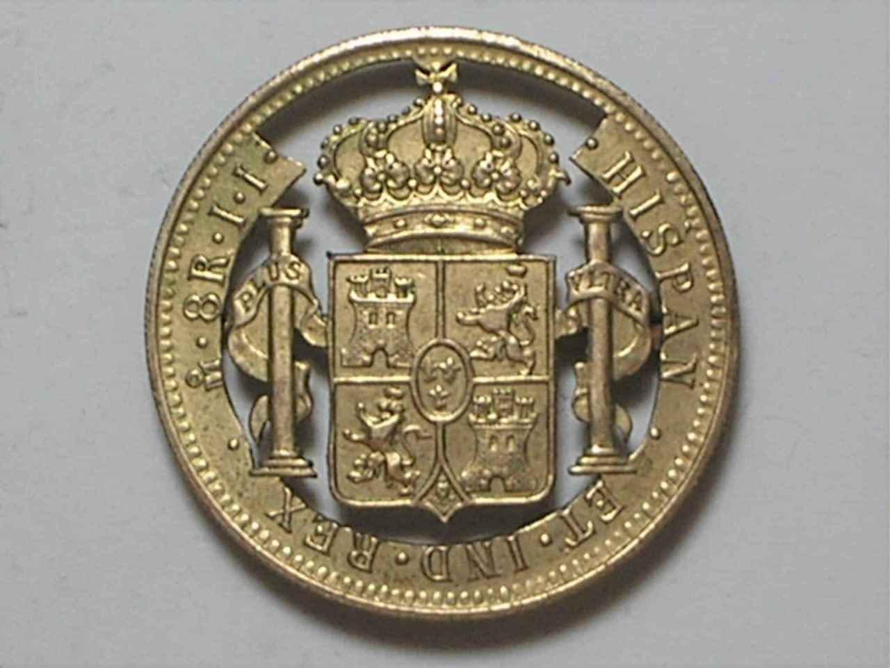 | Casa do Colecionador Botton com moeda hispana Madrid 8 Reales 1908, com prendedor, 3,6 cm, metal