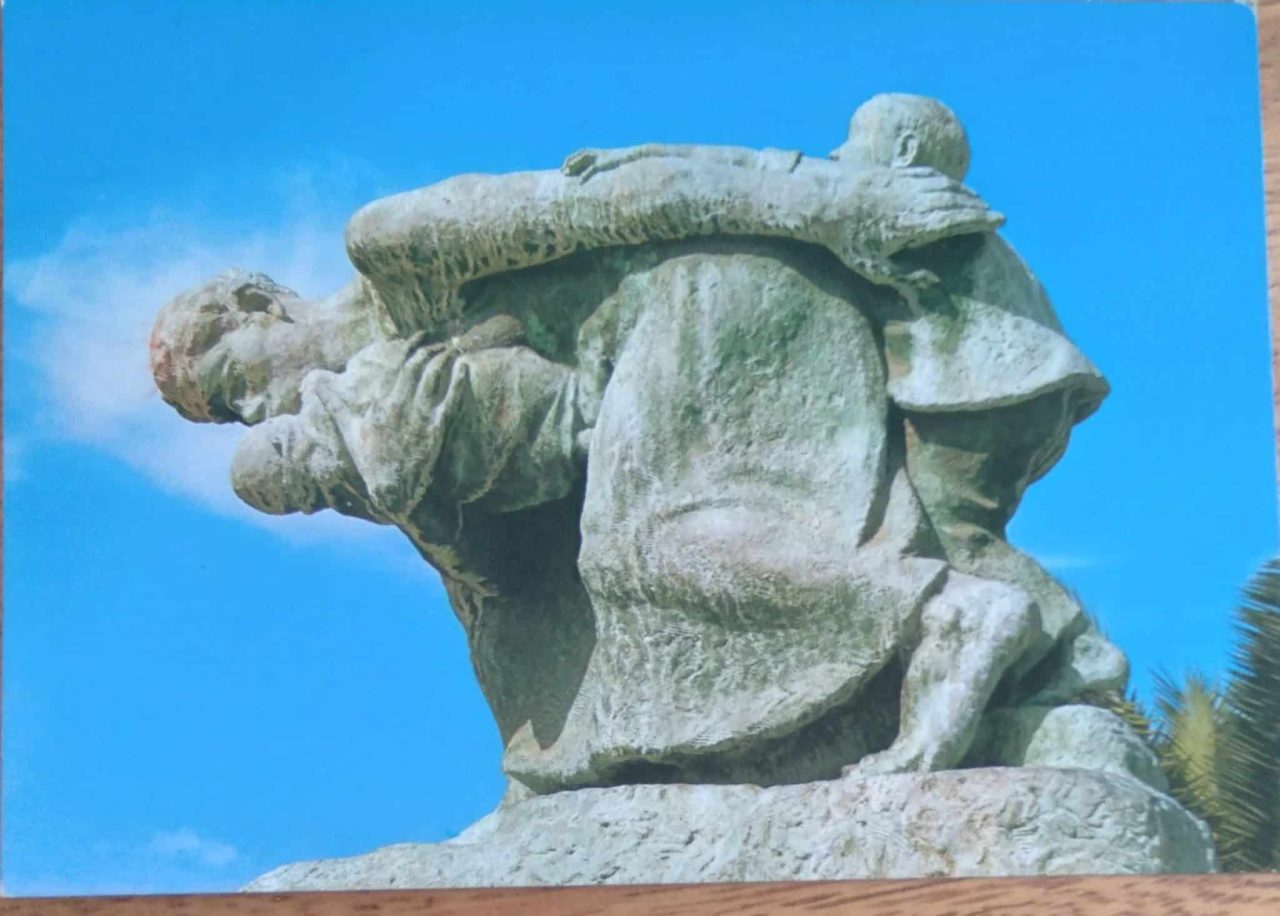 Cartao Postal Japao Estatua De Mae Com Criancas 2