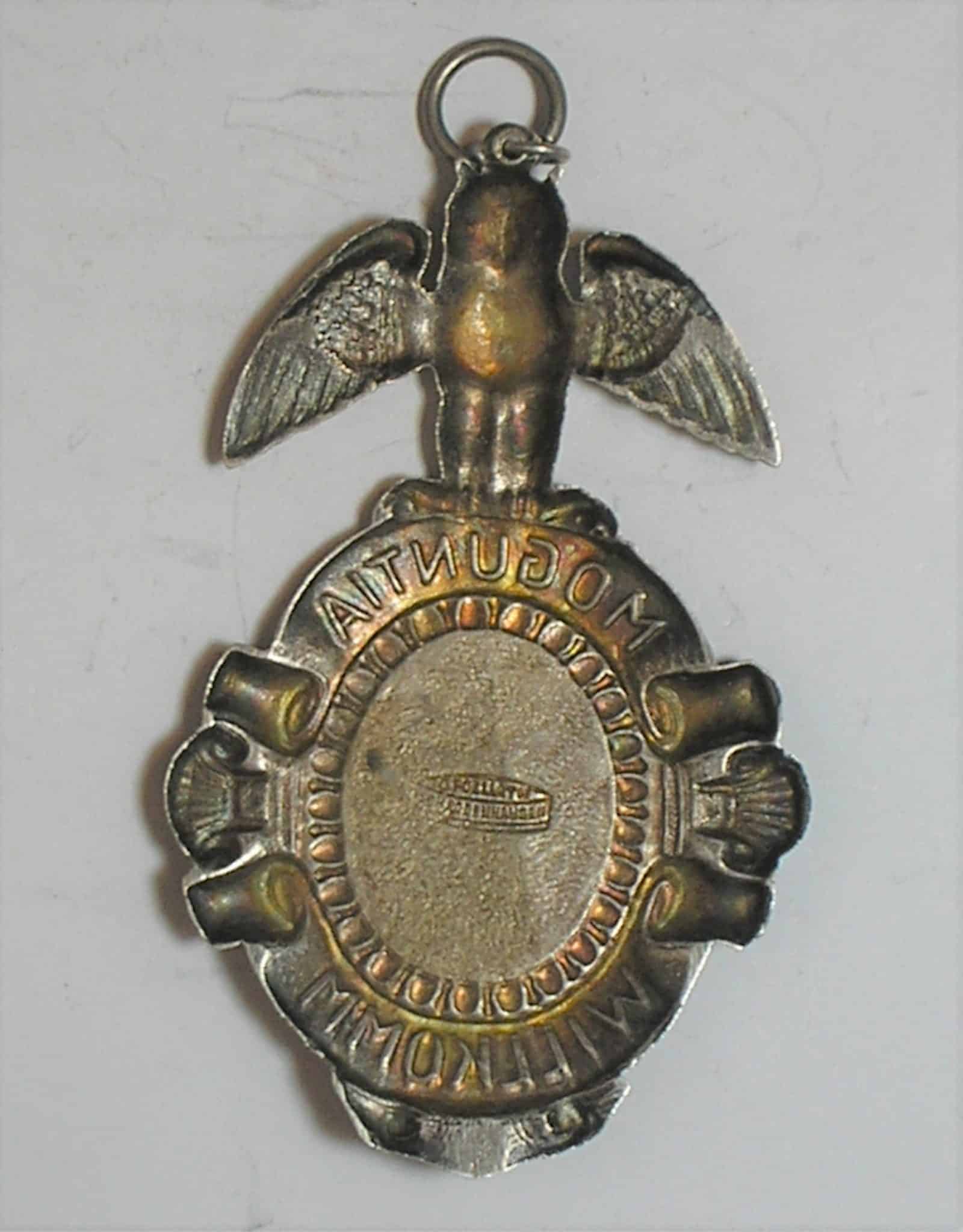 | Casa do Colecionador Militaria - Condecoração Moguntia - Willkomm - coruja, com olhal, 8 cm maior lado, Metal prateado e esmaltado
