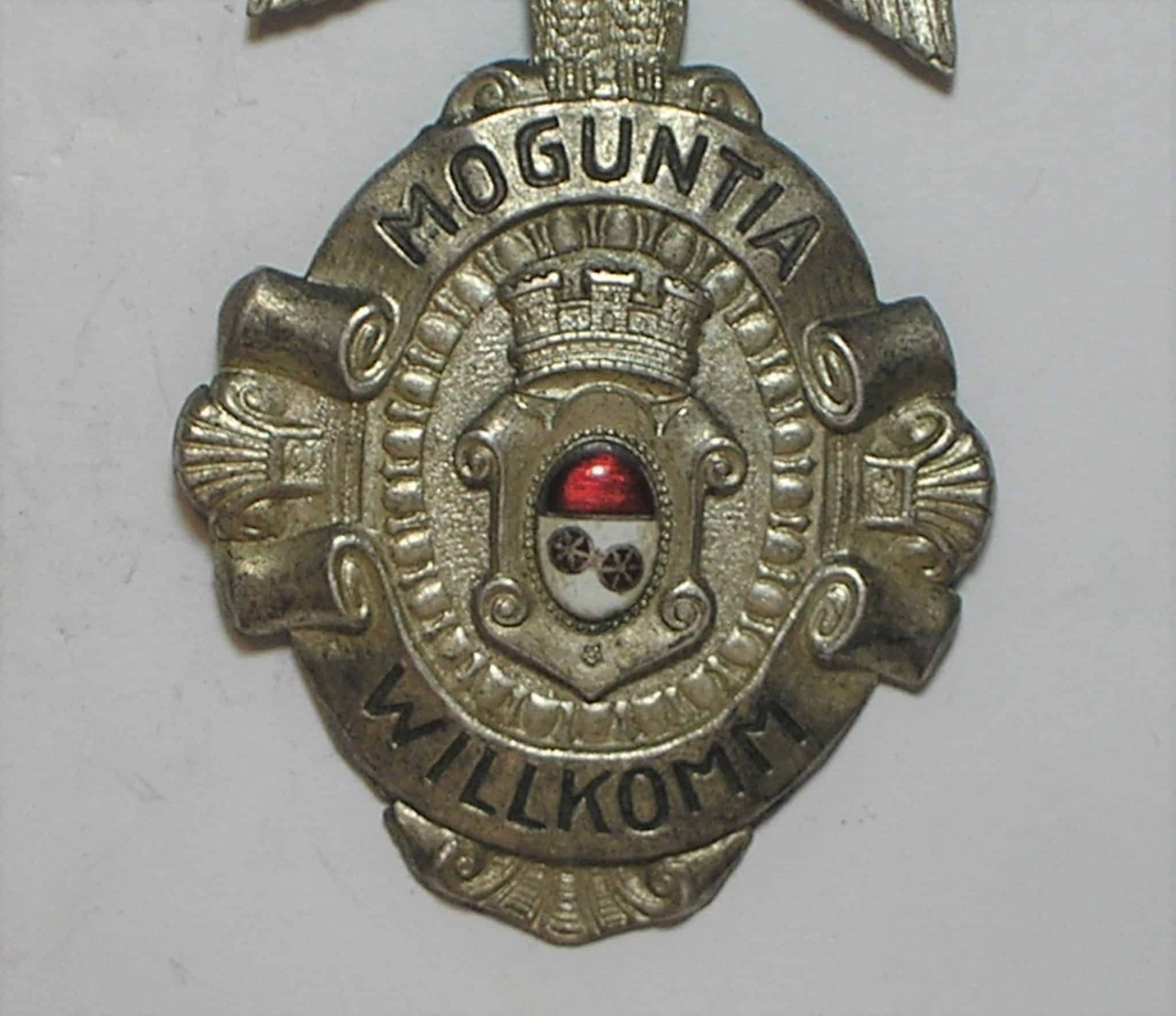 | Casa do Colecionador Militaria - Condecoração Moguntia - Willkomm - coruja, com olhal, 8 cm maior lado, Metal prateado e esmaltado