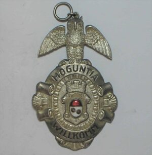 Militaria - Condecoração Moguntia - Willkomm - coruja, com olhal, 8 cm maior lado, Metal prateado e esmaltado