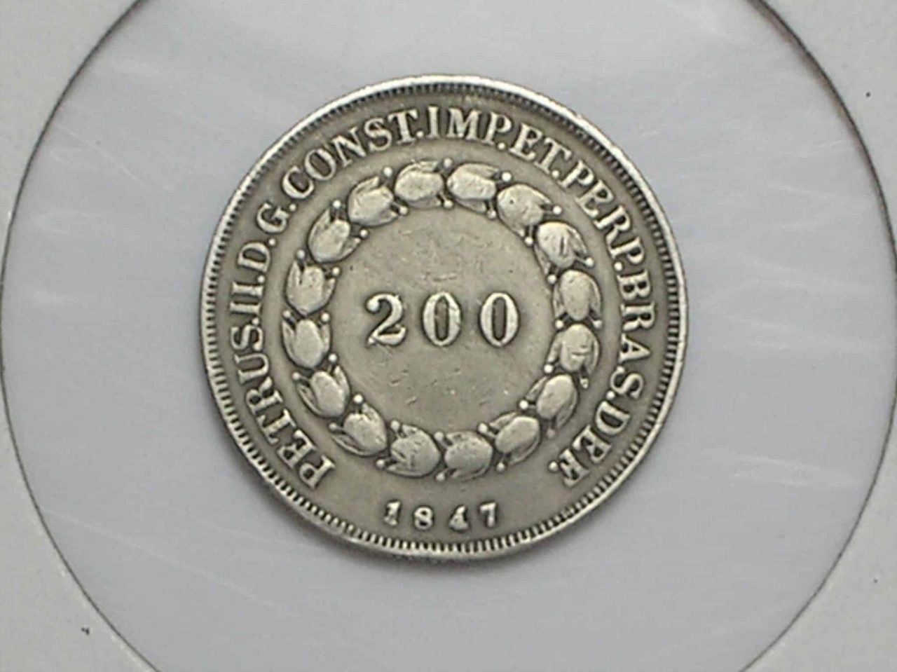 | Casa do Colecionador - Raríssimo 200 Réis -1847 Data emendada de 1844 (Série de Cruzados) / classificada Mbc/Sob / Exemplar totalmente preservado