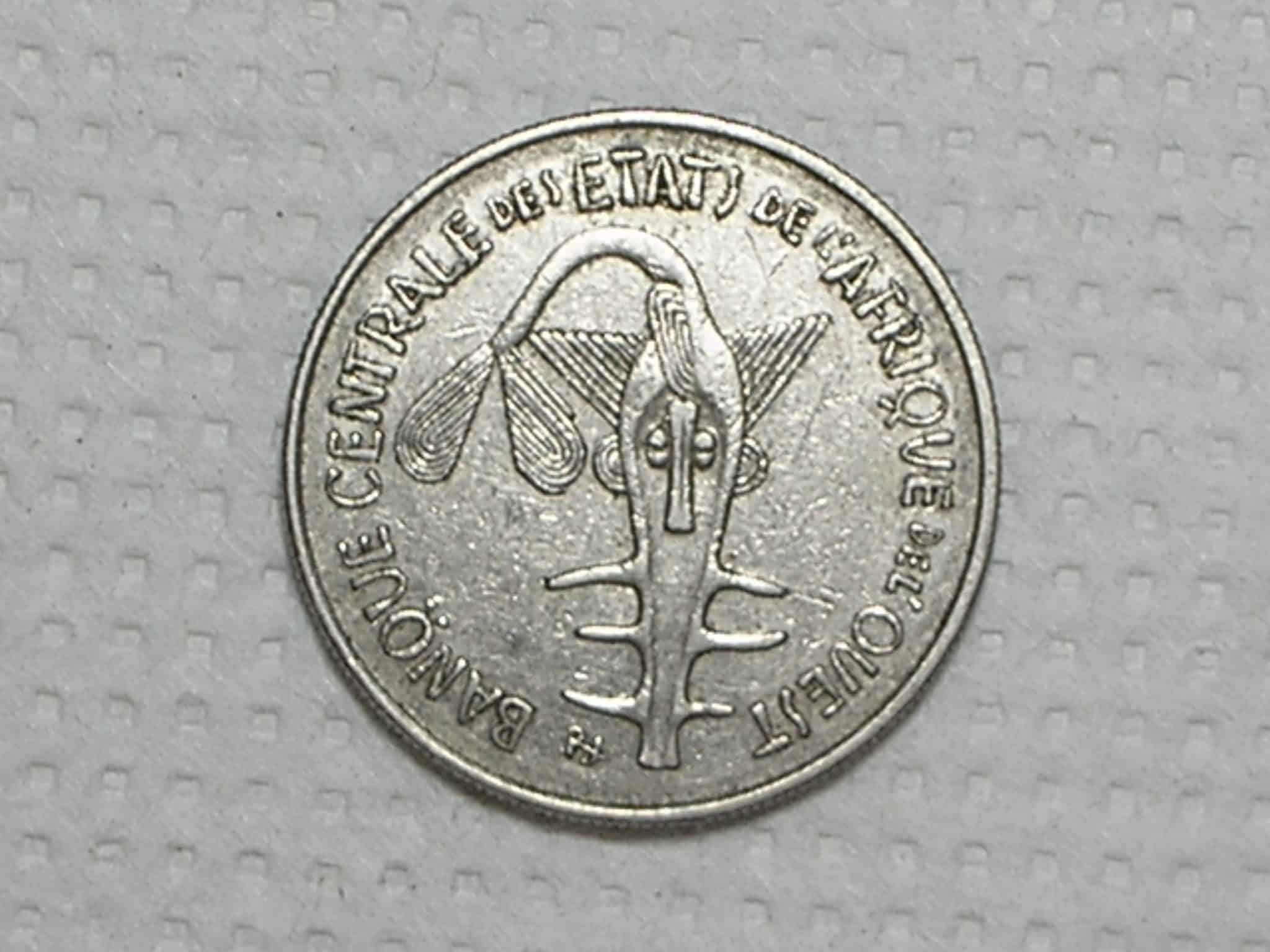 | Casa do Colecionador Africa, West States) 100 Francs - 1967 / Co/Ni / box39