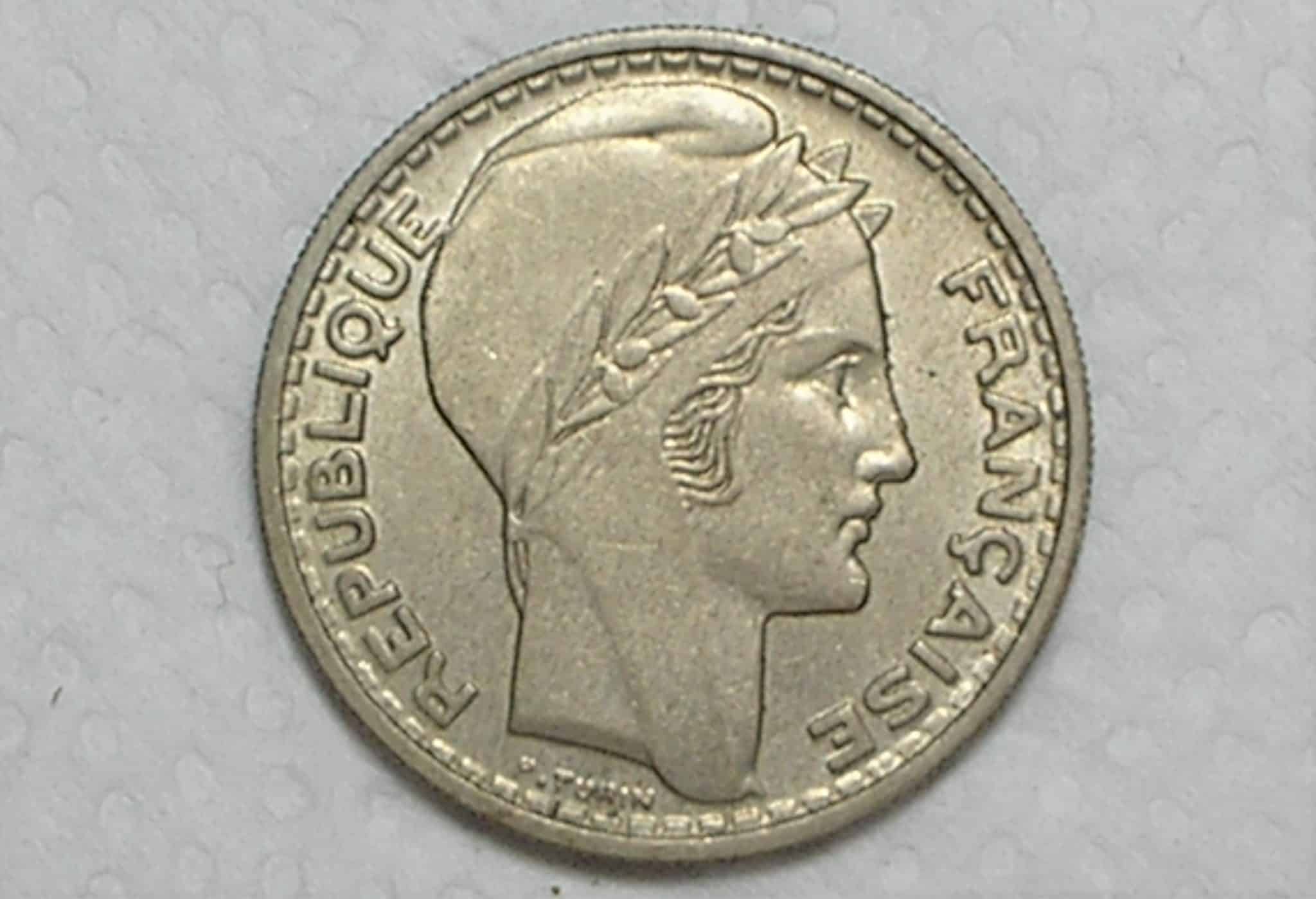 | Casa do Colecionador França) 10 Francs - 1945 - Long Leaves / Co/Ni / Sob / box35