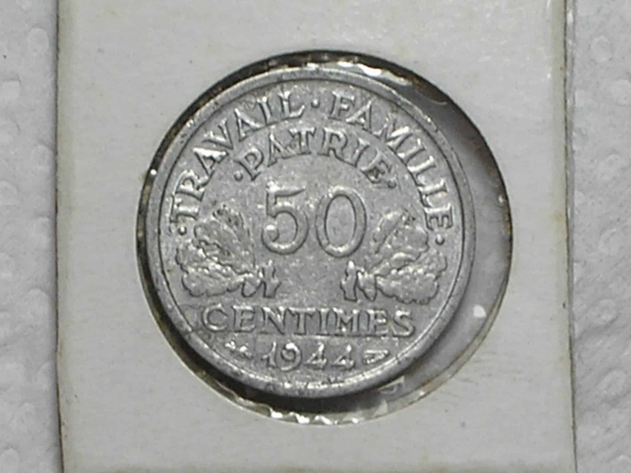 | Casa do Colecionador França) 50 Centimes - 1944-b -Vicky French State Issue / 2ª Guerra / Al / Escassa / box34