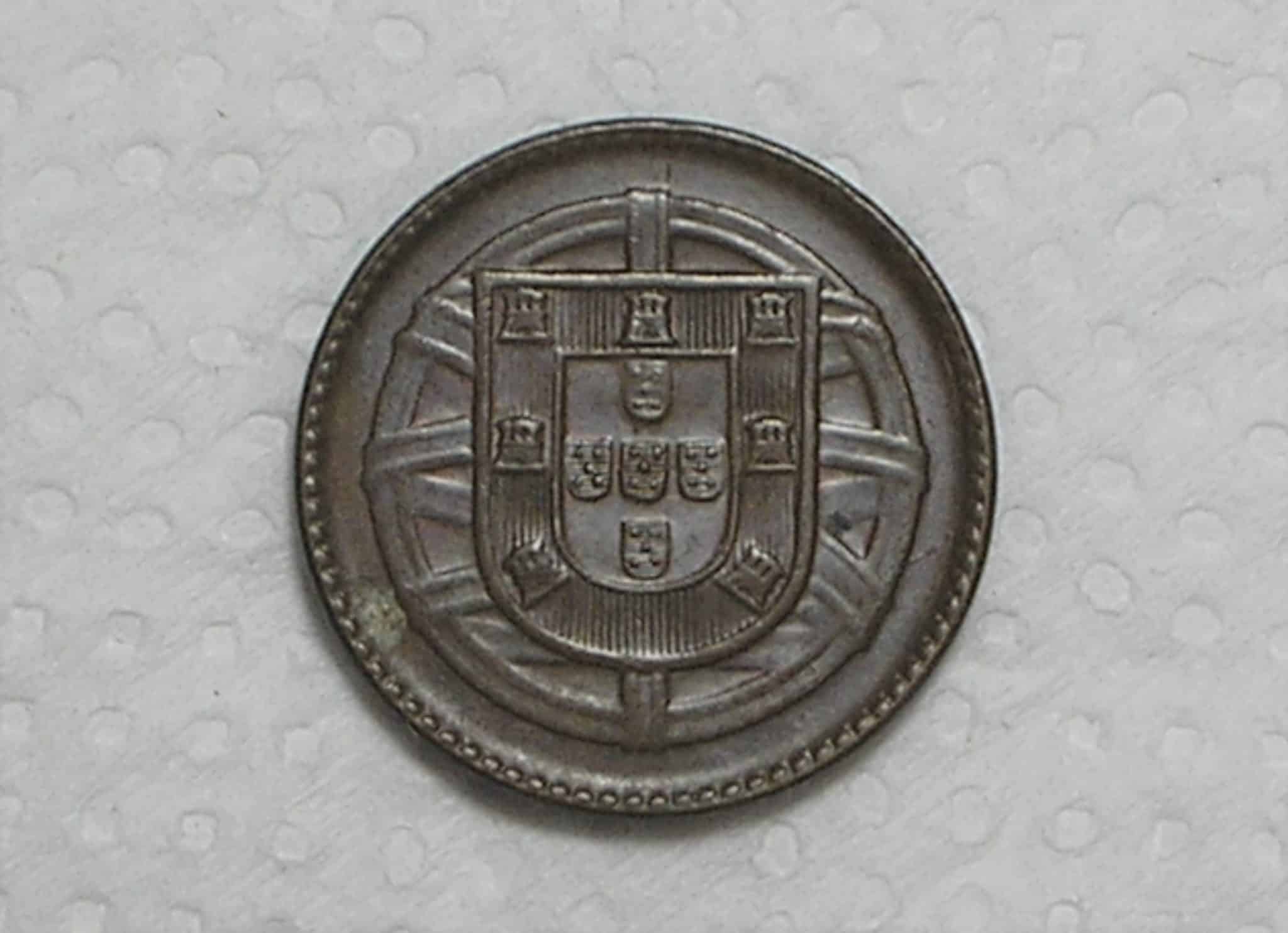 | Casa do Colecionador Portugal) 1 Centavo - 1920 / Var. Falha nas letras - Bronze / S/Fc / box37