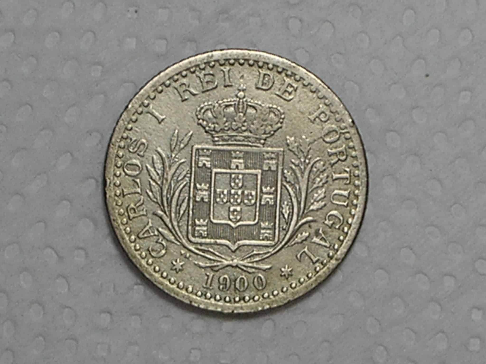 | Casa do Colecionador Portugal) 100 Réis - 1900 - Var. data cortada entre 90 / Carlos I / Co/Ni / Soberba / box37.2