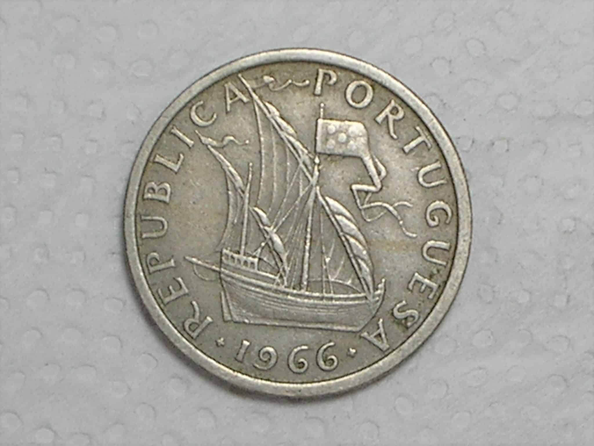 | Casa do Colecionador Portugal) 5 Escudos - 1966 / Co/Ni / box37