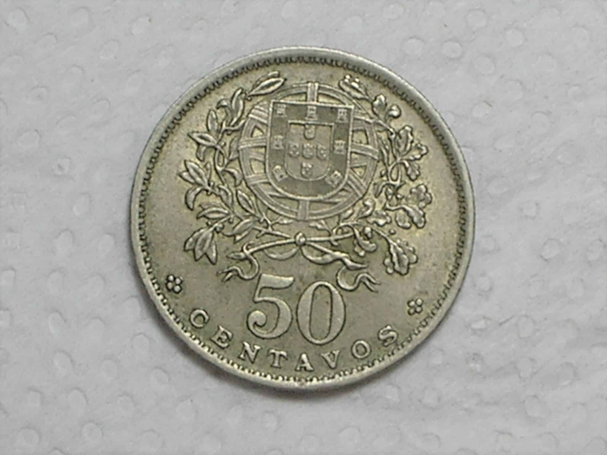 | Casa do Colecionador Portugal) 50 Centavos - 1946 / Co/Ni / Sob / box37