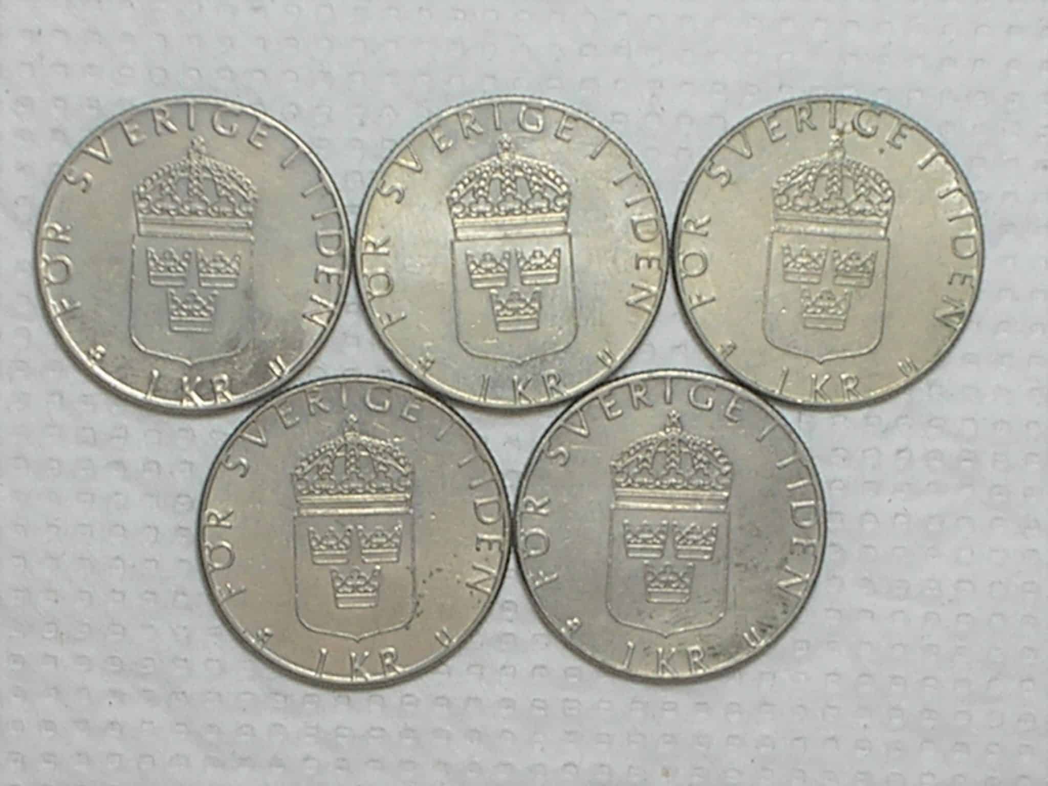 | Casa do Colecionador Suécia) 1 Krona - 1977/1978/1979/1981/1982 / Co/Ni / Sob / box38