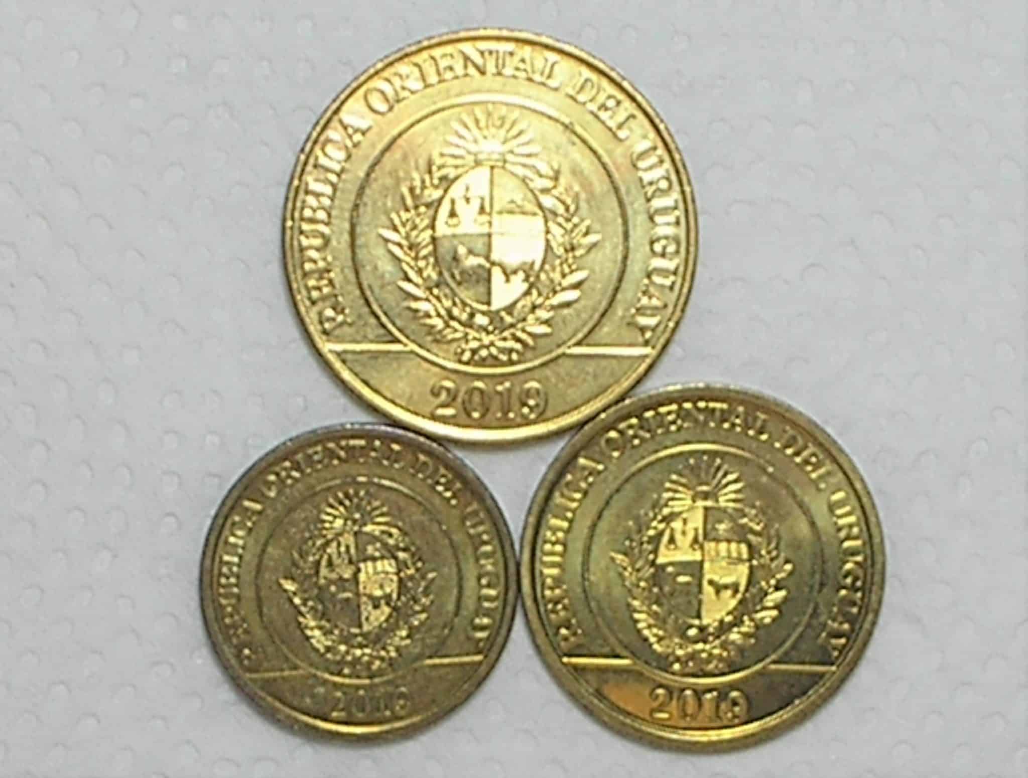| Casa do Colecionador Ururguay) 1/2/5 Pesos - 2015 / Flor de cunho / Ni/Cl.St. / box4