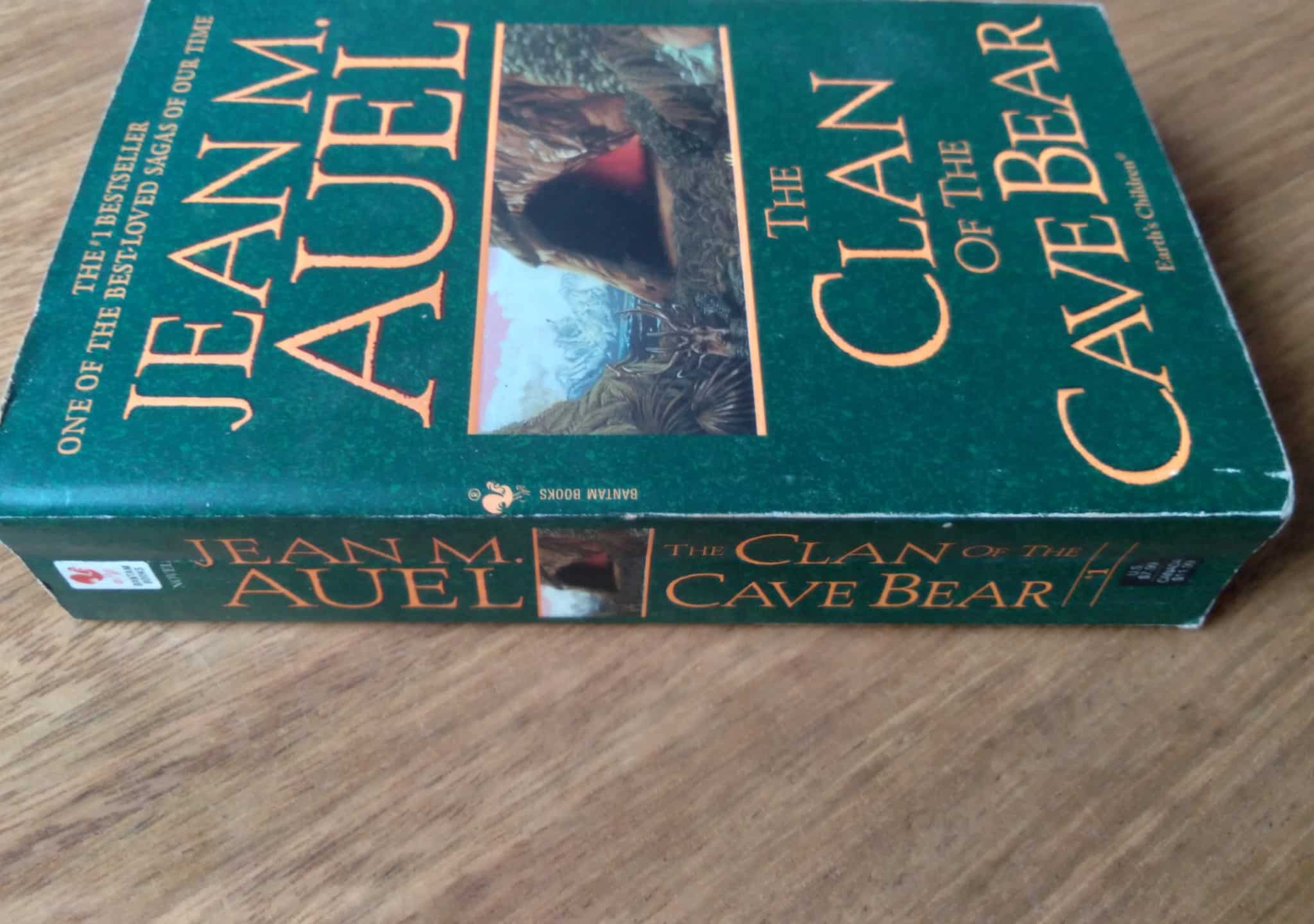 | Casa do Colecionador 241T Bolsilivro em inglês The Clan of the Cave Bear. Jean M Auel. Bantam books.