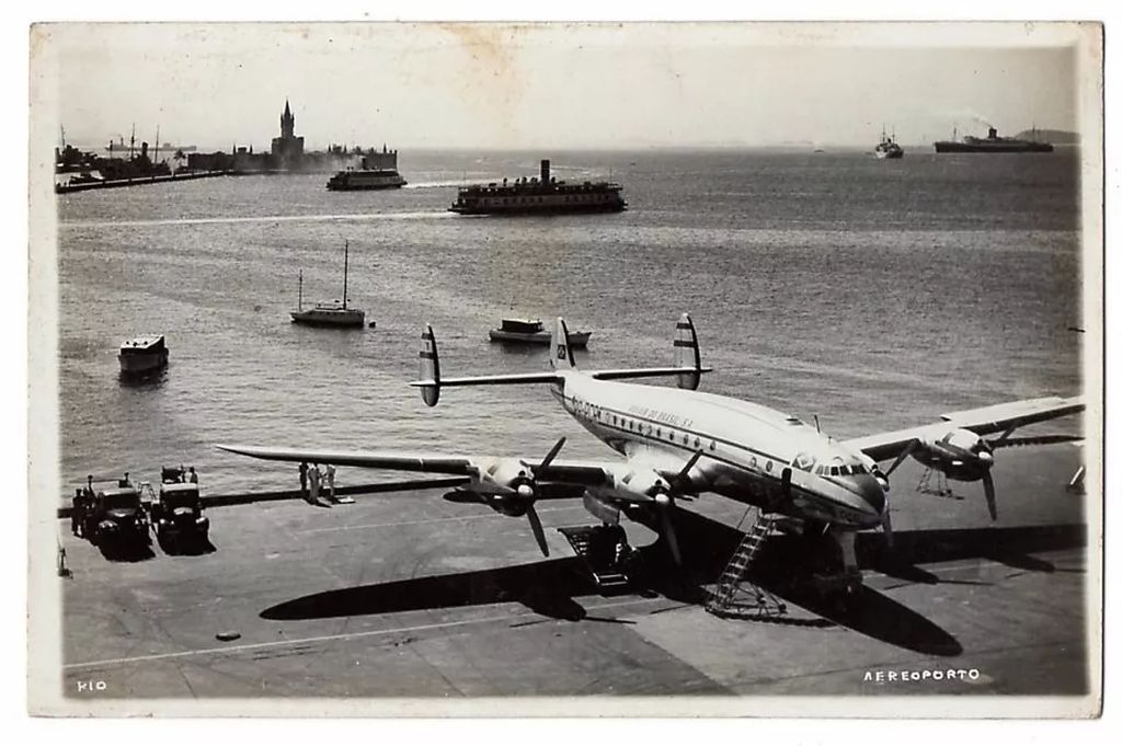 | Casa do Colecionador Cartao Postal Fotografico Aeroporto Santos Dumont - RJ - Constellation da Panair