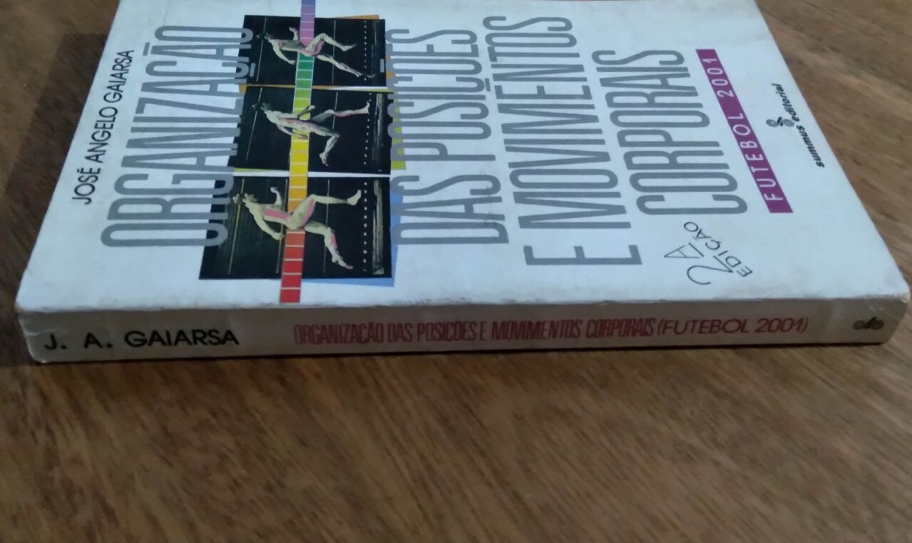 | Casa do Colecionador Q21 livro Organização das posições movimentos corporais Futebol 2001.
