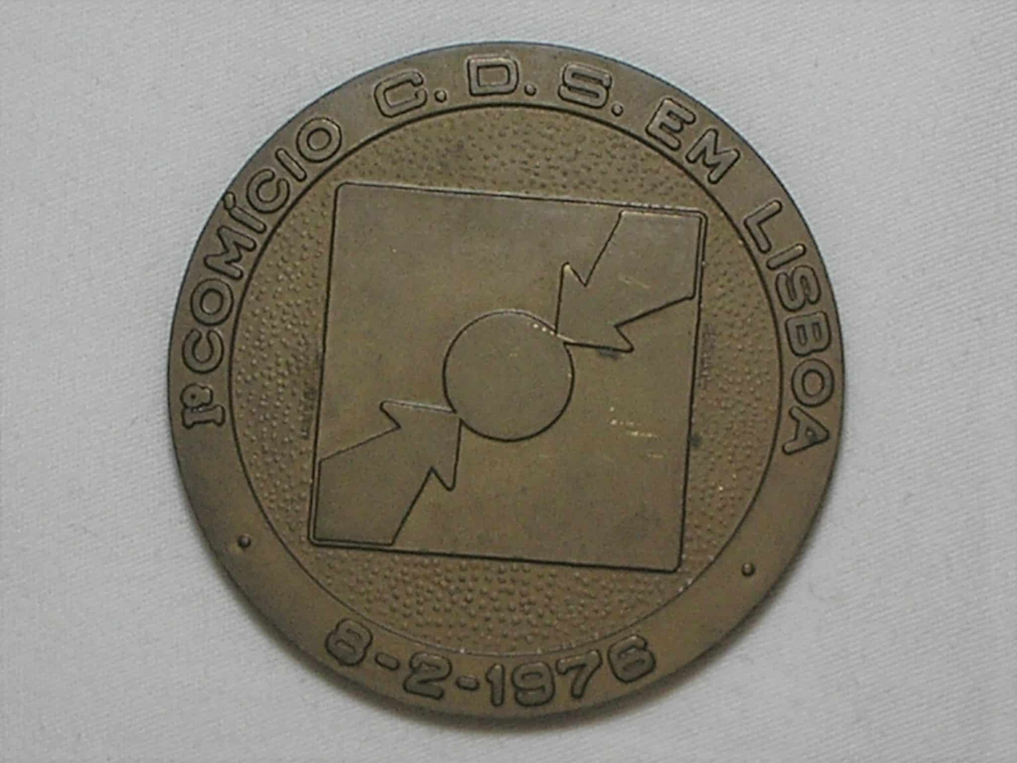 | Casa do Colecionador Medalha do 1º Comício do Partido do Centro Democratico Social (Pdcs) - 8-2-1976 / Pela democracia e Paz - Lisboa/Portugal - exemplar grande