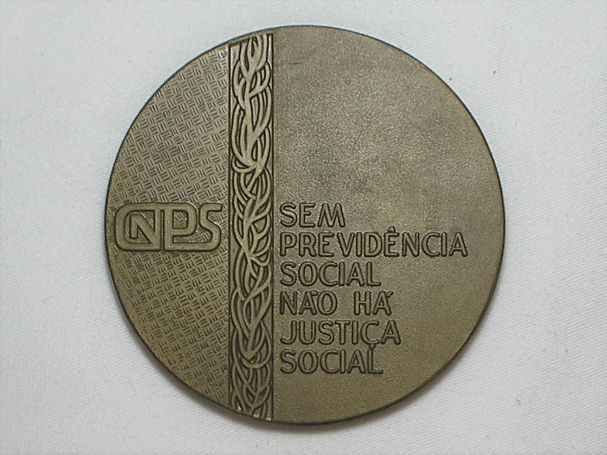 | Casa do Colecionador Medalha do 1º Congresso Nacional da Previdência social - 1973 / Exemplar grande.