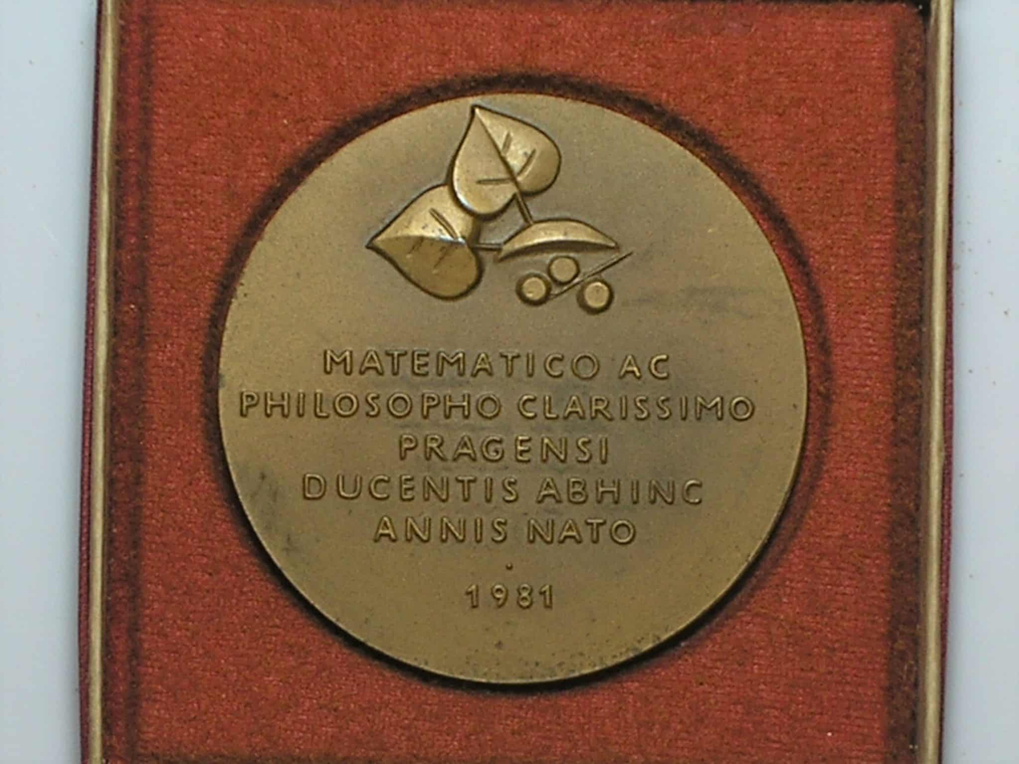 | Casa do Colecionador Medalha Estojo Original, Bernardus Bolzano - 1781/1848 - Matemático e Filósofo / 60mm - 82 g. bronze / Flor de cunho