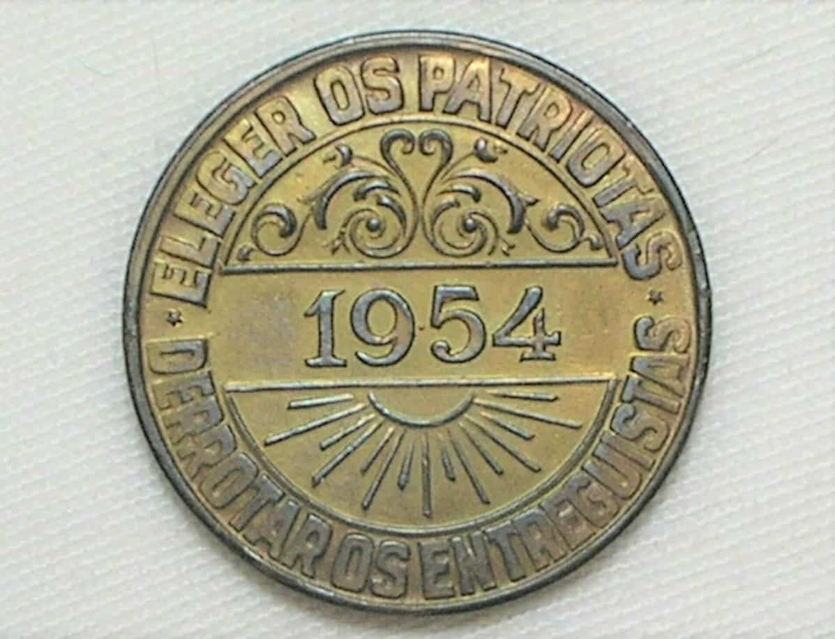 | Casa do Colecionador Medalha Tiradêntes = Eleger os Ptriotas - Derrotar os entreguistas / 1954 - Bz/Al / Sob