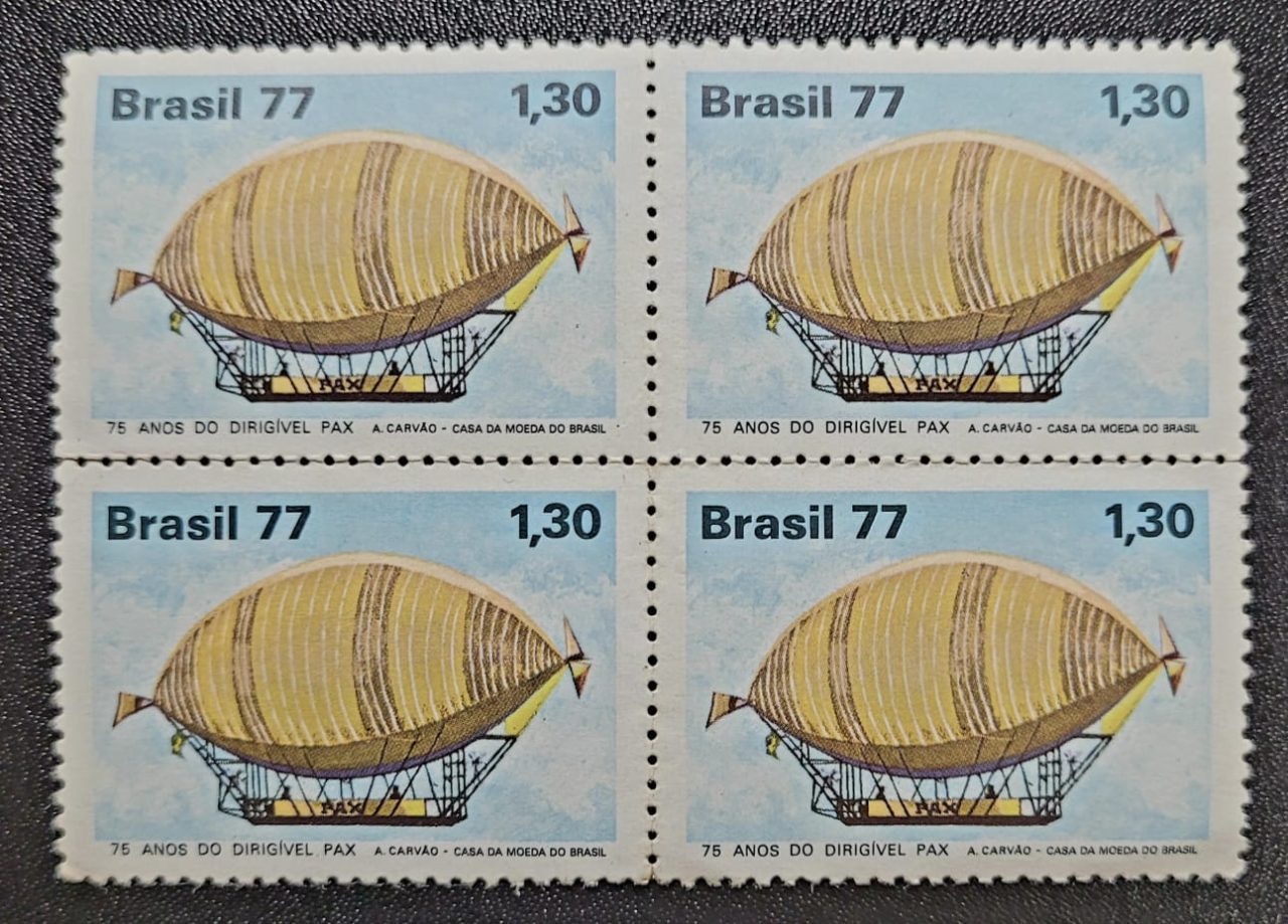 | Casa do Colecionador Comemorativos - RHM C1010 (Quadra) Homenagem à Aviação Civil - Dirigível Pax - 17/10/1977 (Selos do Brasil)