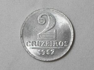 Escassa moeda de 2 Cruzeiros de 1957 Flor de cunho