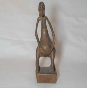 Escultura esculpida e talhada em madeira no estilo da fertilidade mulher Africana - importado