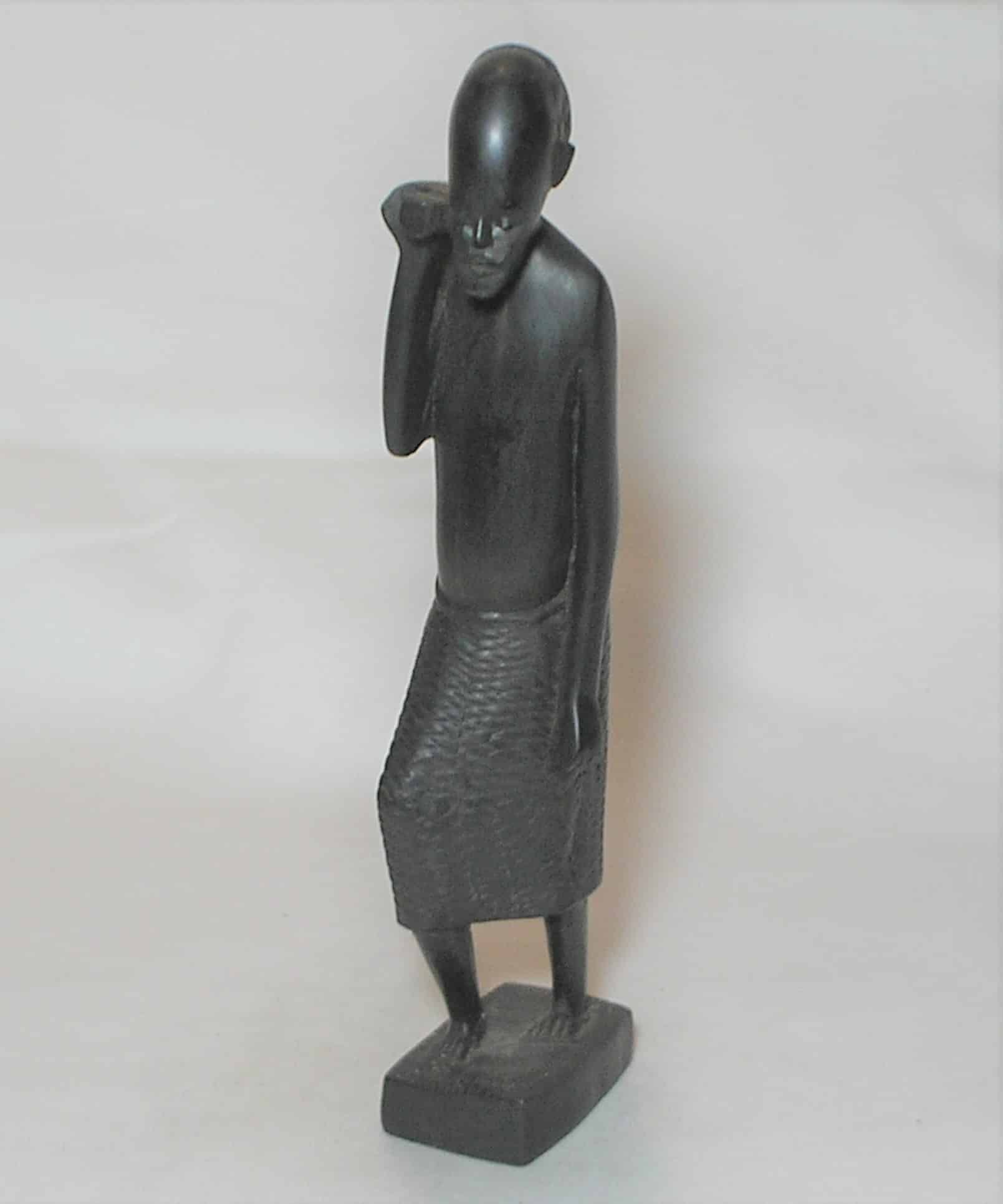 | Casa do Colecionador Escultura esculpida e talhada em madeira no estilo de homem Africano --- Importado