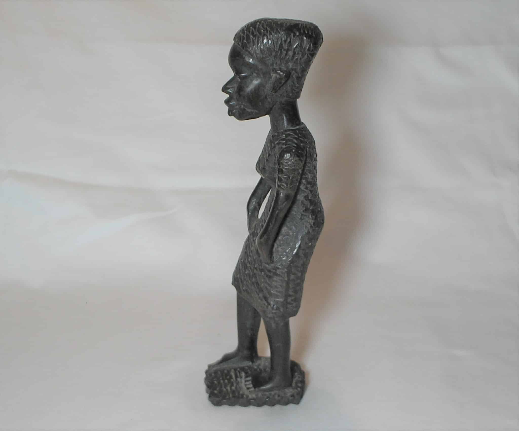 | Casa do Colecionador Escultura esculpida e talhada em madeira no estilo de mulher Africana - rico em detalhes --- importado