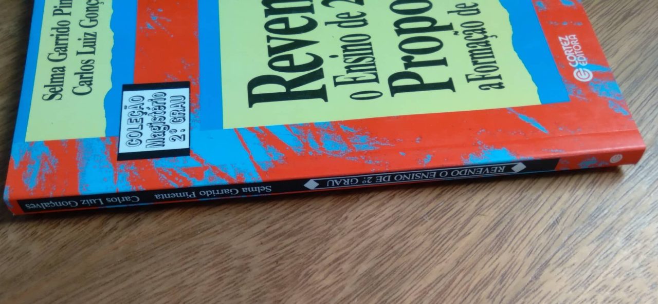 | Casa do Colecionador Livro Revendo ensino de 2° grau Propondo formação de professores. Selma G Pimenta.