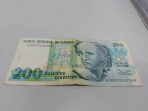 200 Cruzeiros