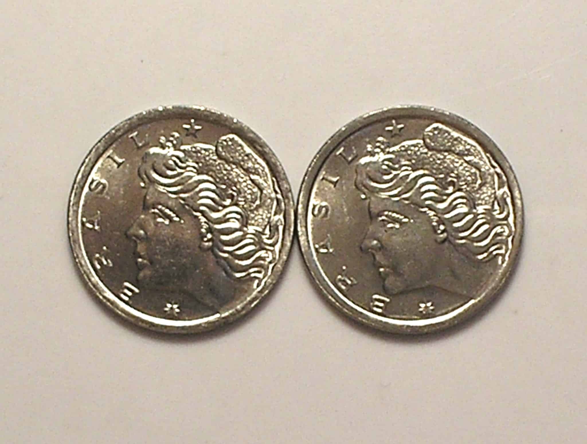 | Casa do Colecionador 2 Moedas de 2 Centavos de 1967 Flor de Cunho - Raro no estado
